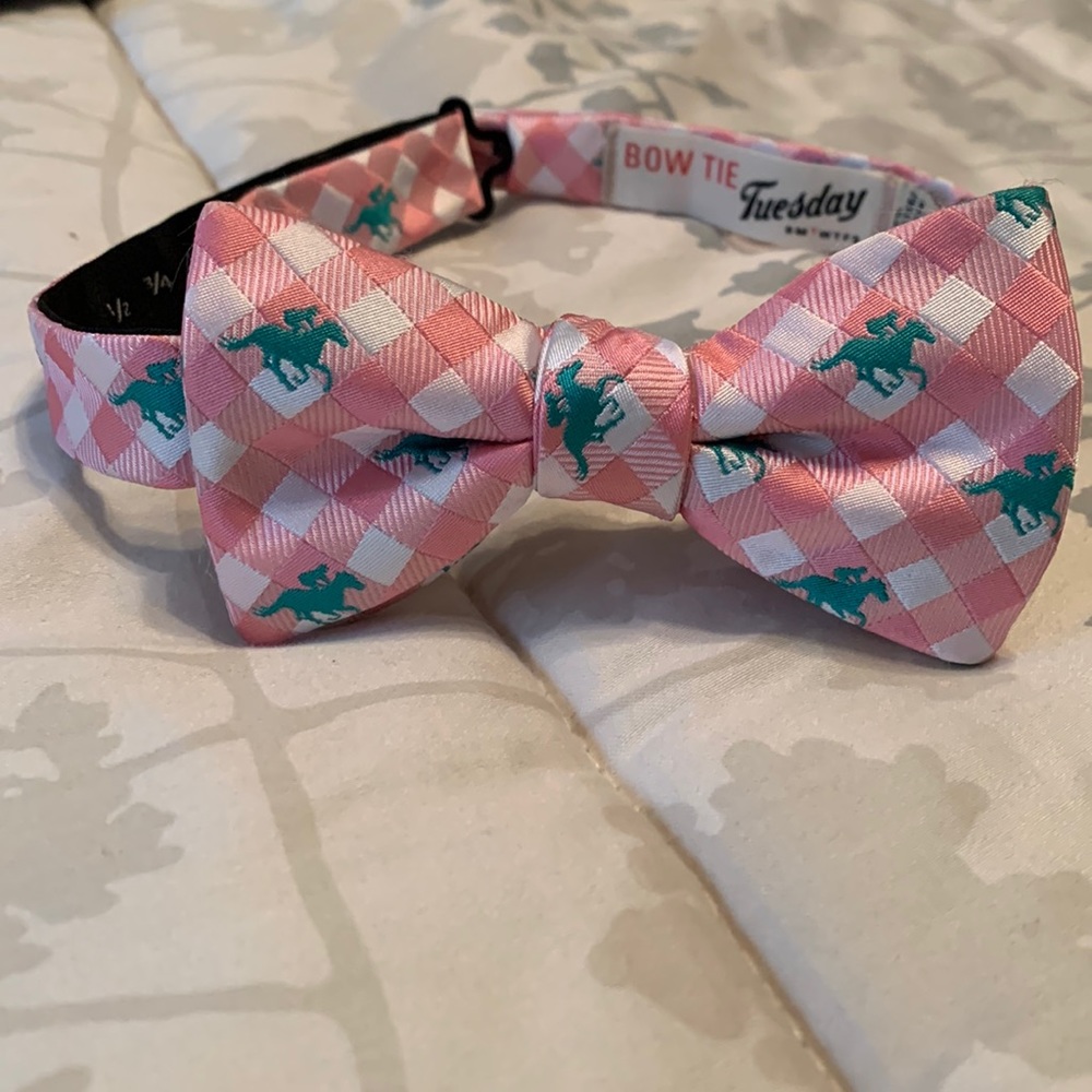 Derby Themed Bow Tie with Race Horses